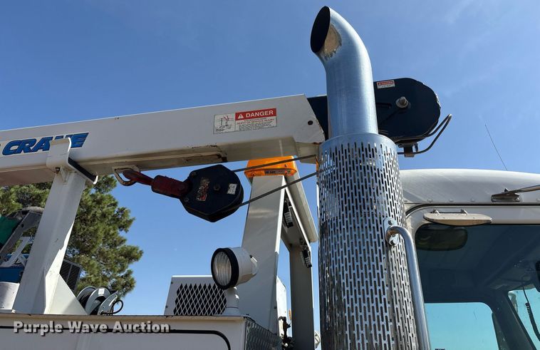 image for item DY0804 2009 Peterbilt 335 utility / service truck