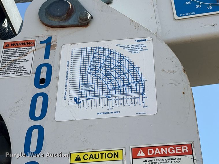 image for item DY0804 2009 Peterbilt 335 utility / service truck