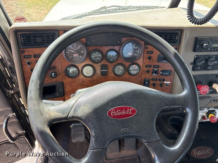 image for item DY0804 2009 Peterbilt 335 utility / service truck