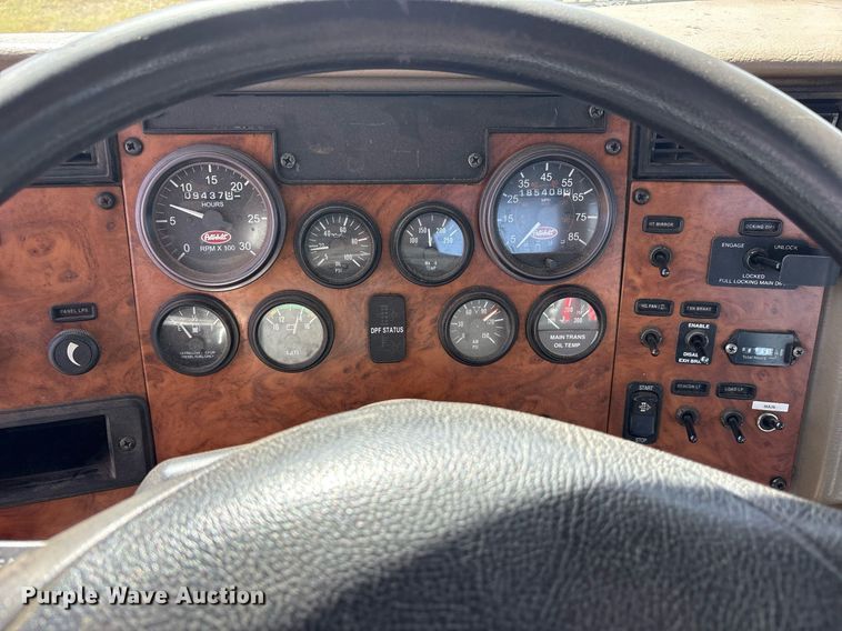 image for item DY0804 2009 Peterbilt 335 utility / service truck