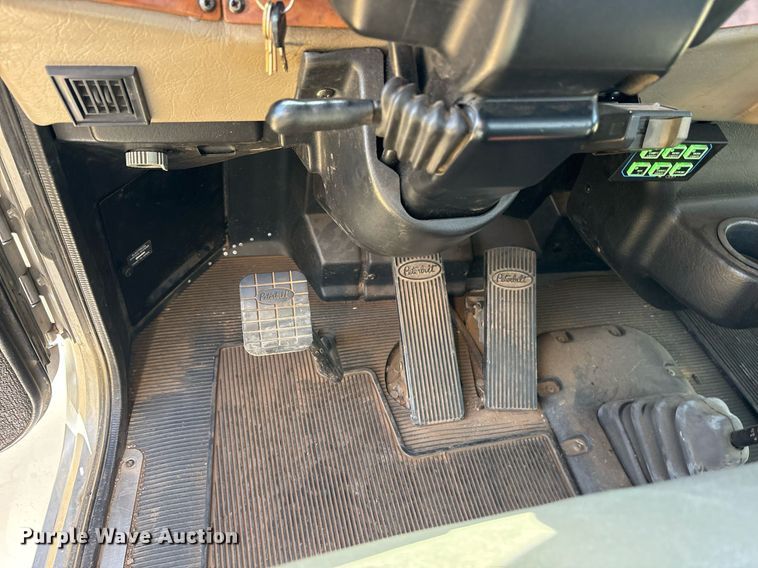 image for item DY0804 2009 Peterbilt 335 utility / service truck