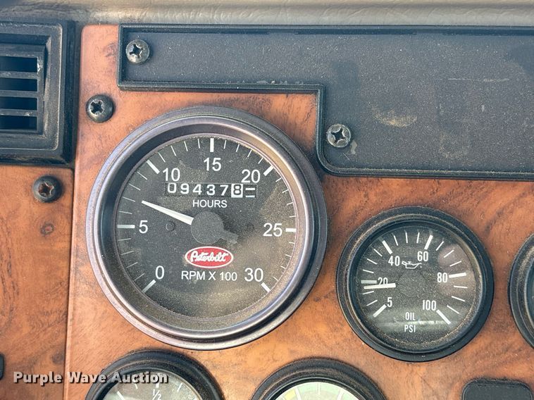 image for item DY0804 2009 Peterbilt 335 utility / service truck