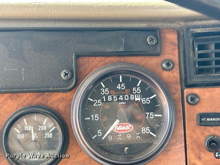 image for item DY0804 2009 Peterbilt 335 utility / service truck