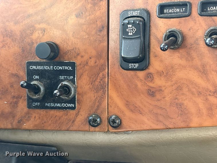 image for item DY0804 2009 Peterbilt 335 utility / service truck