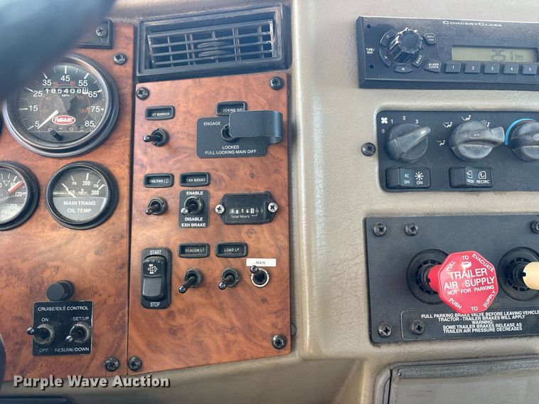 image for item DY0804 2009 Peterbilt 335 utility / service truck