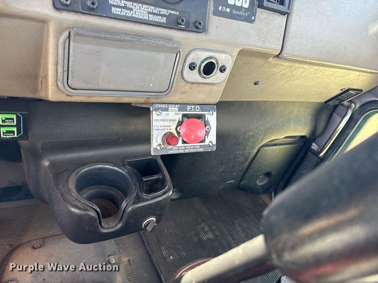 image for item DY0804 2009 Peterbilt 335 utility / service truck