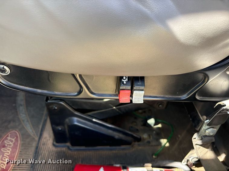 image for item DY0804 2009 Peterbilt 335 utility / service truck