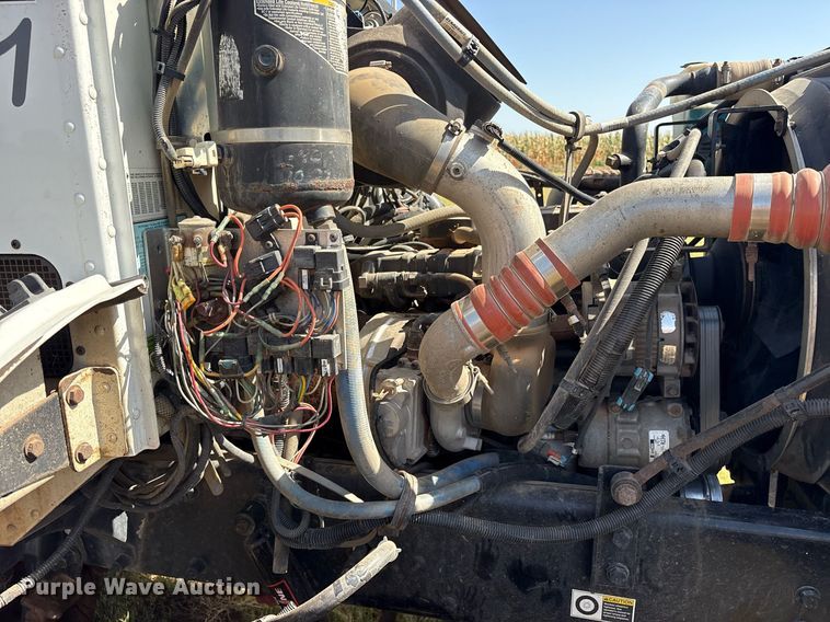 image for item DY0804 2009 Peterbilt 335 utility / service truck