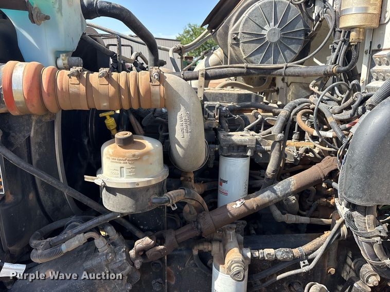 image for item DY0804 2009 Peterbilt 335 utility / service truck