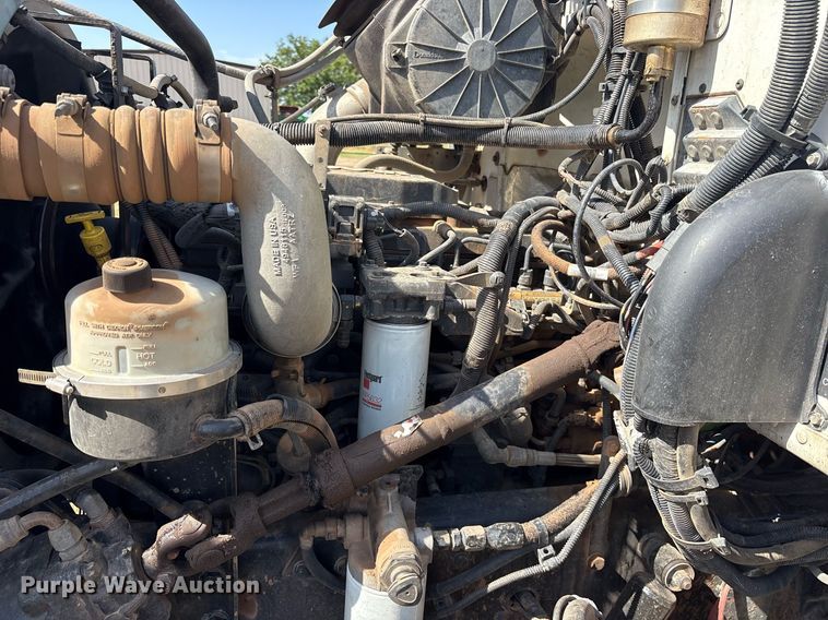 image for item DY0804 2009 Peterbilt 335 utility / service truck