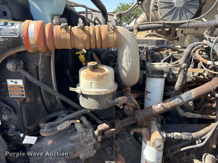 image for item DY0804 2009 Peterbilt 335 utility / service truck