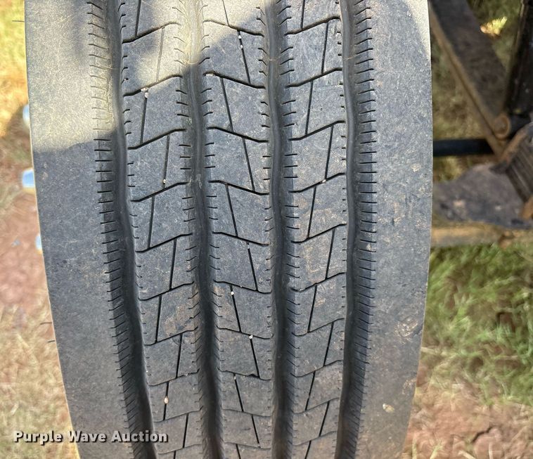 image for item DY0804 2009 Peterbilt 335 utility / service truck