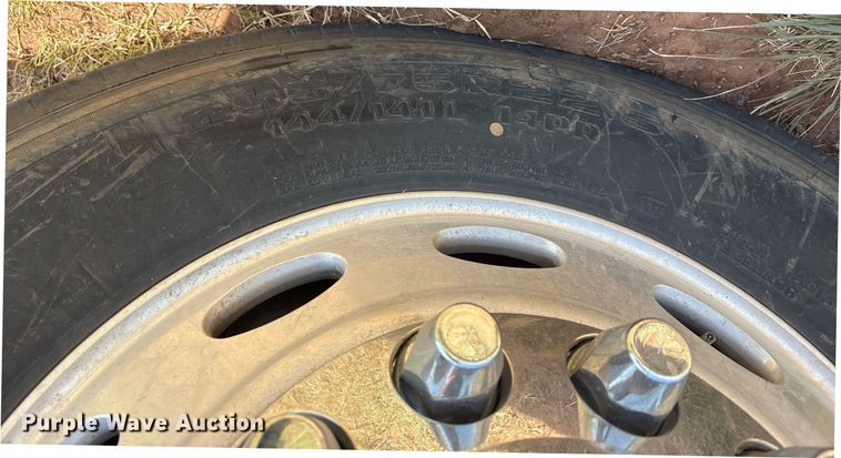 image for item DY0804 2009 Peterbilt 335 utility / service truck