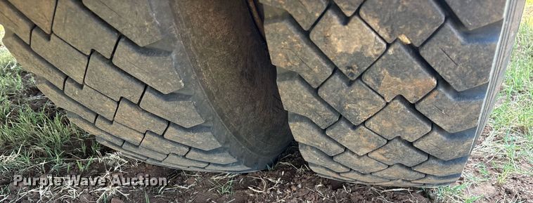 image for item DY0804 2009 Peterbilt 335 utility / service truck