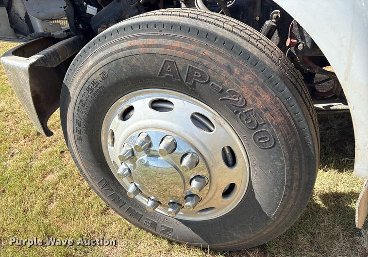 image for item DY0804 2009 Peterbilt 335 utility / service truck