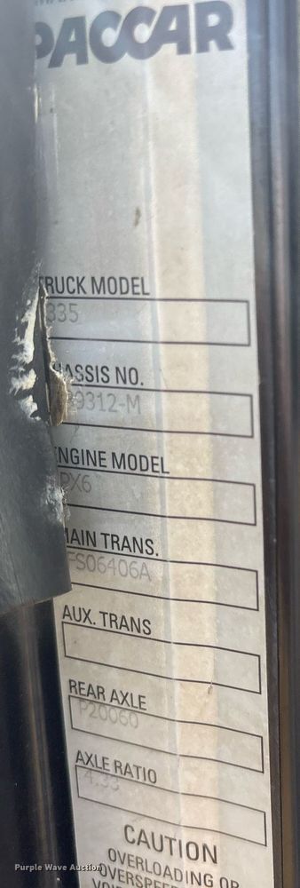 image for item DY0804 2009 Peterbilt 335 utility / service truck