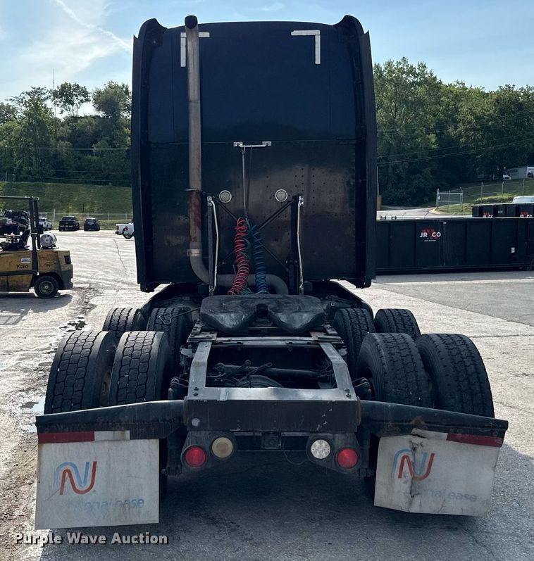 image for item DZ1486 2004 Peterbilt 387 semi truck