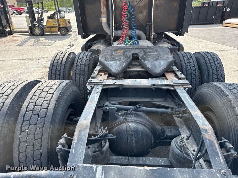 image for item DZ1486 2004 Peterbilt 387 semi truck