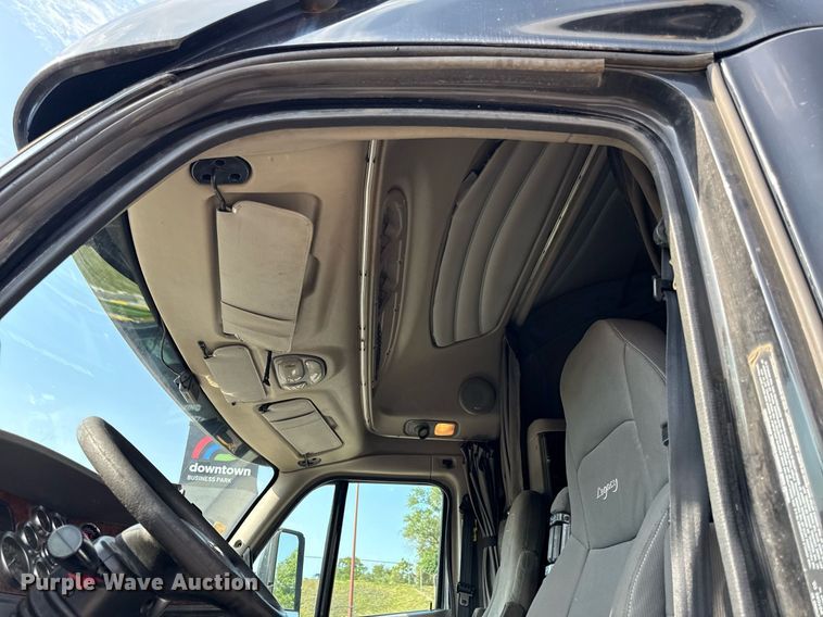 image for item DZ1486 2004 Peterbilt 387 semi truck