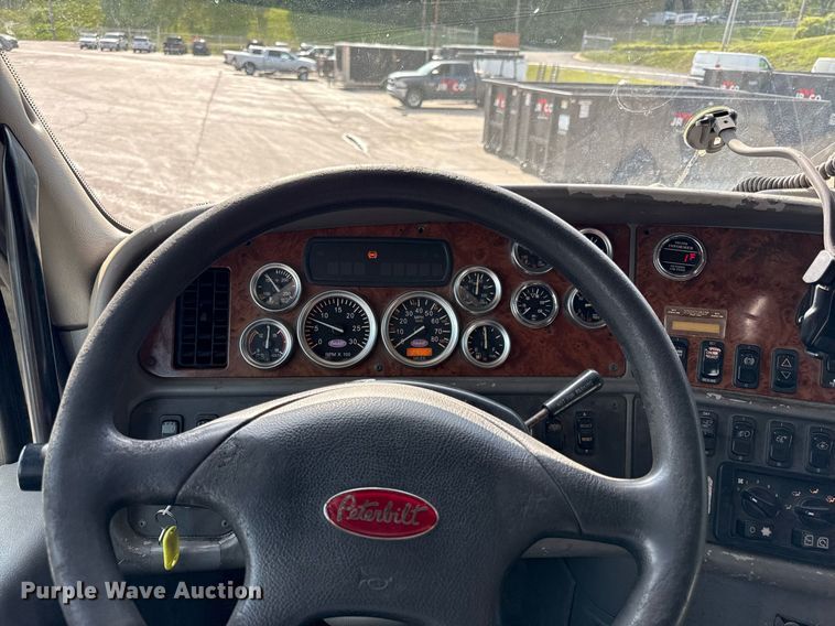 image for item DZ1486 2004 Peterbilt 387 semi truck