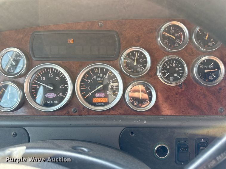 image for item DZ1486 2004 Peterbilt 387 semi truck