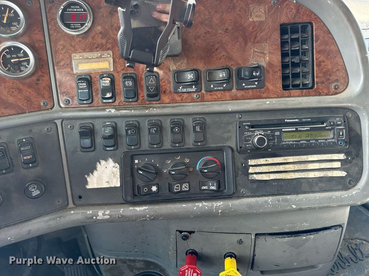 image for item DZ1486 2004 Peterbilt 387 semi truck