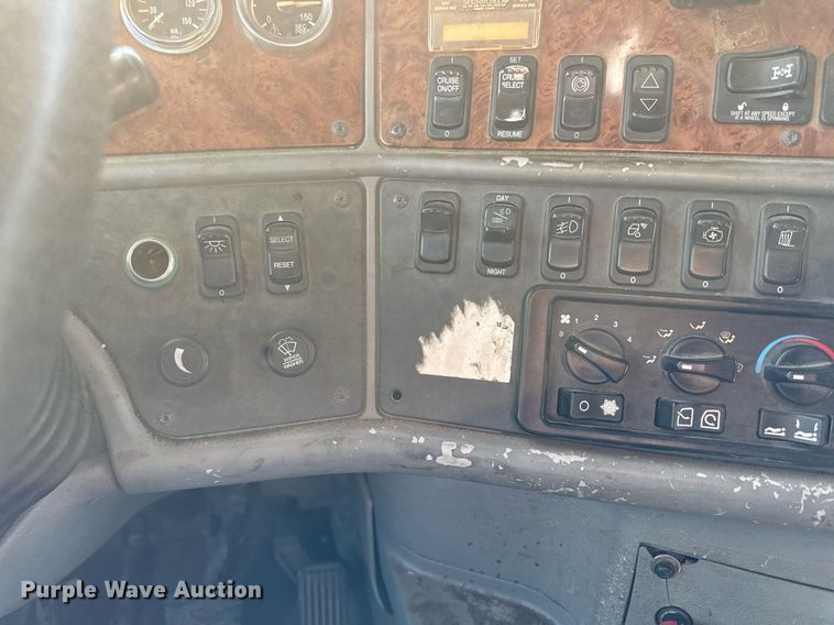 image for item DZ1486 2004 Peterbilt 387 semi truck