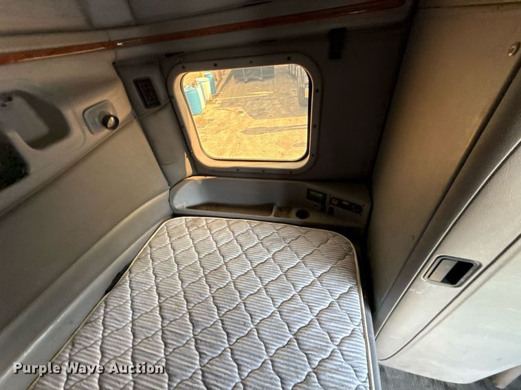 image for item DZ1486 2004 Peterbilt 387 semi truck