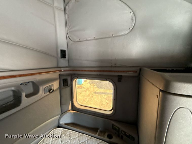 image for item DZ1486 2004 Peterbilt 387 semi truck