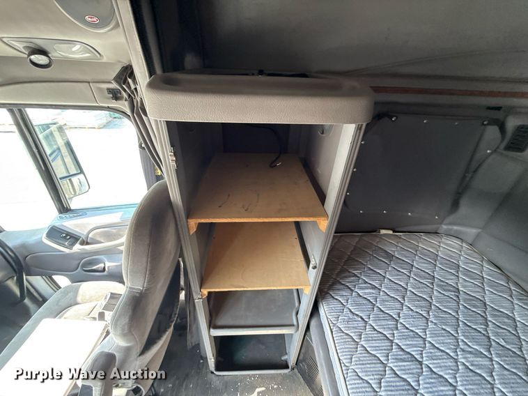 image for item DZ1486 2004 Peterbilt 387 semi truck