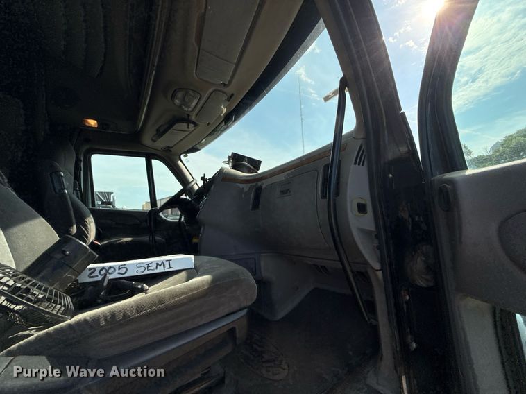image for item DZ1486 2004 Peterbilt 387 semi truck