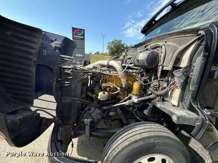 image for item DZ1486 2004 Peterbilt 387 semi truck