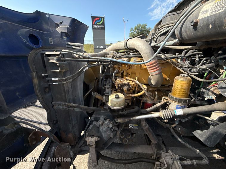 image for item DZ1486 2004 Peterbilt 387 semi truck