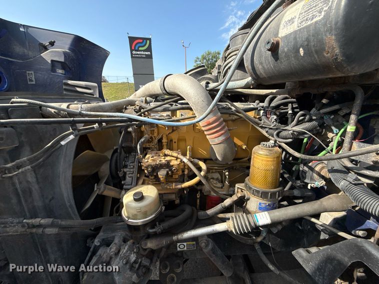 image for item DZ1486 2004 Peterbilt 387 semi truck