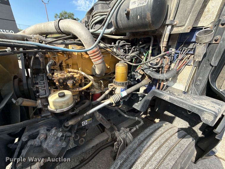 image for item DZ1486 2004 Peterbilt 387 semi truck