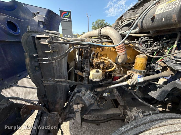 image for item DZ1486 2004 Peterbilt 387 semi truck