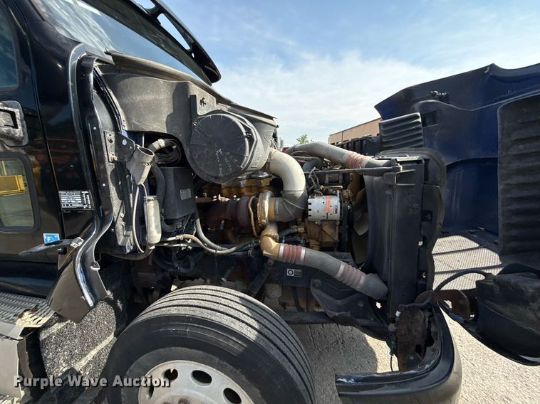 image for item DZ1486 2004 Peterbilt 387 semi truck