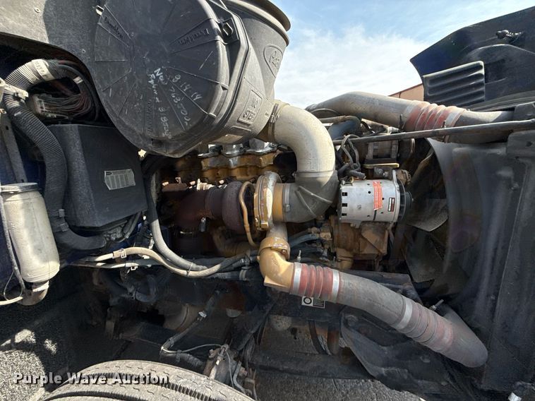 image for item DZ1486 2004 Peterbilt 387 semi truck