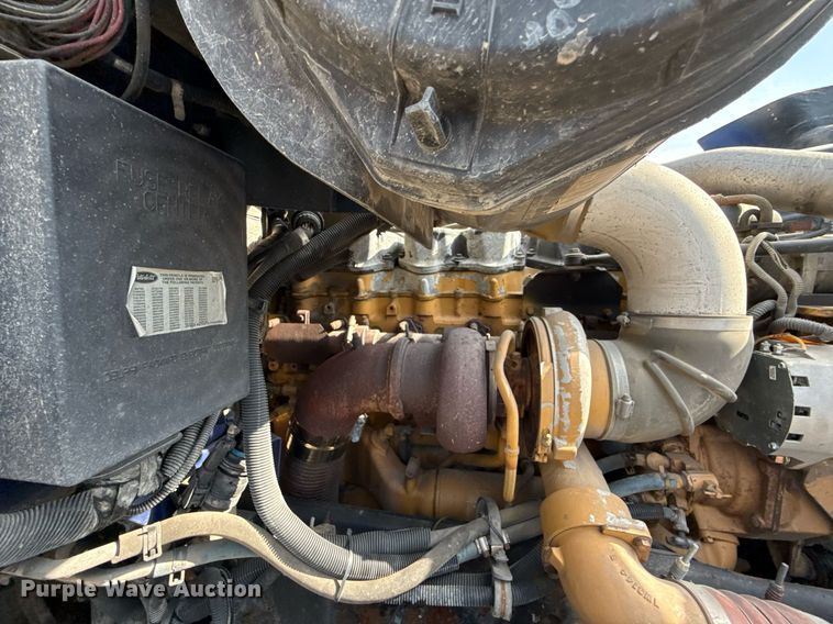 image for item DZ1486 2004 Peterbilt 387 semi truck