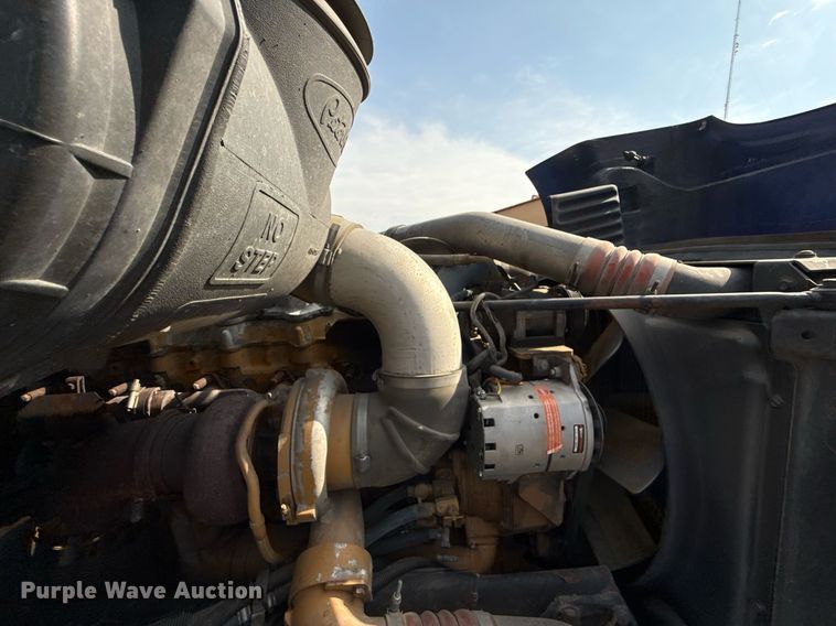 image for item DZ1486 2004 Peterbilt 387 semi truck