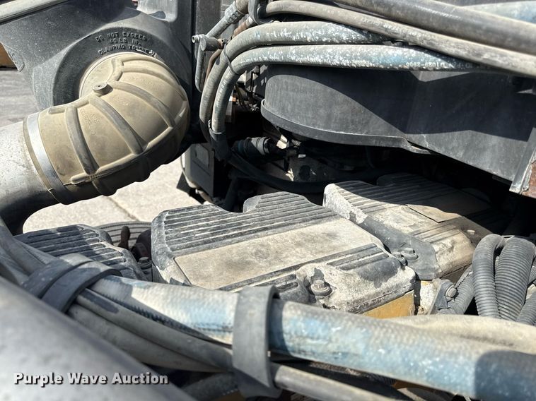 image for item DZ1486 2004 Peterbilt 387 semi truck