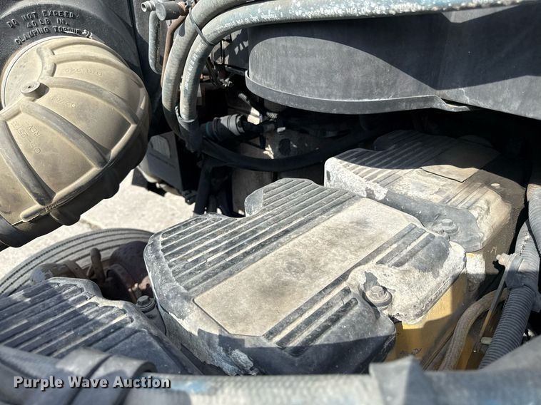 image for item DZ1486 2004 Peterbilt 387 semi truck