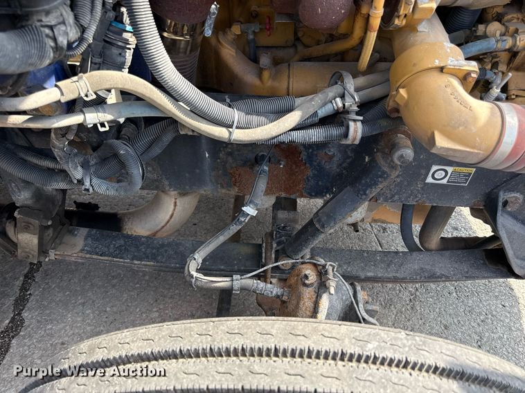 image for item DZ1486 2004 Peterbilt 387 semi truck