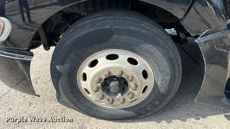 image for item DZ1486 2004 Peterbilt 387 semi truck