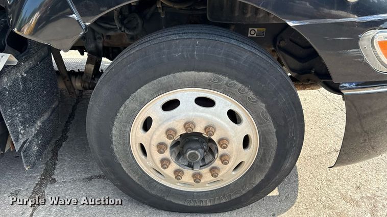 image for item DZ1486 2004 Peterbilt 387 semi truck