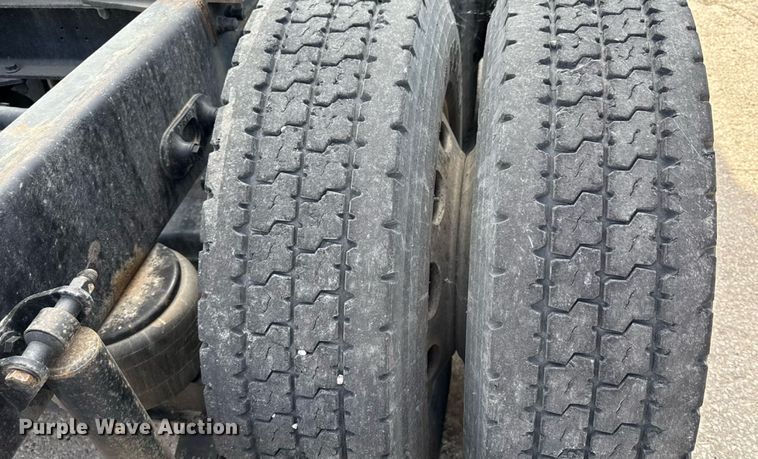 image for item DZ1486 2004 Peterbilt 387 semi truck