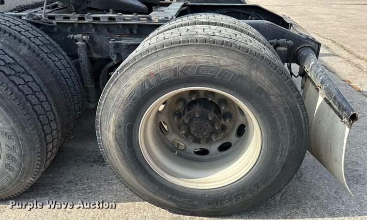 image for item DZ1486 2004 Peterbilt 387 semi truck