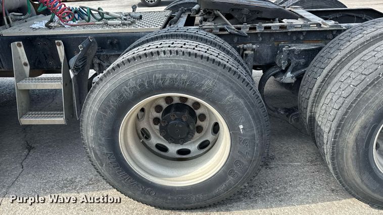 image for item DZ1486 2004 Peterbilt 387 semi truck