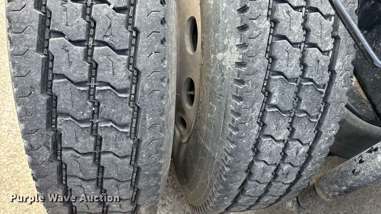 image for item DZ1486 2004 Peterbilt 387 semi truck