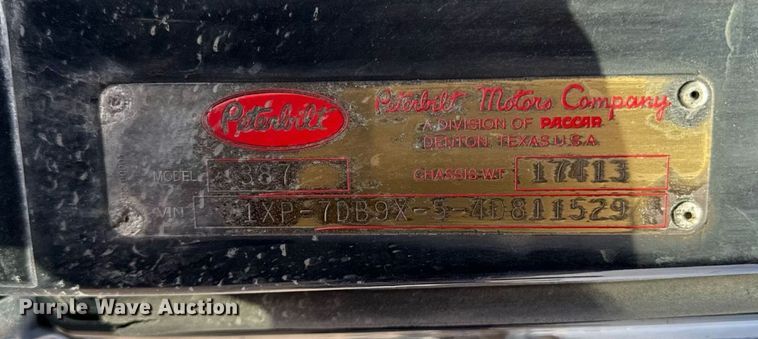 image for item DZ1486 2004 Peterbilt 387 semi truck